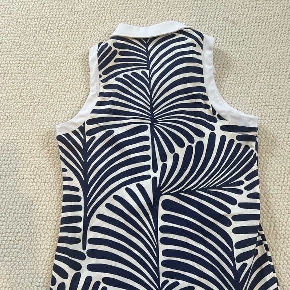 J.McLaughlin Navy leaf print tennis/golf top. - Picture 4 of 5